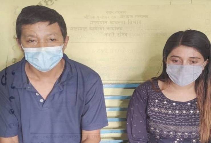 नक्कली स्मार्ट लाइसेन्ससहित २ जना ट्राफिक प्रहरीको नियन्त्रणमा