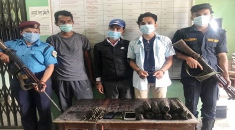 कञ्चनपुरमा ४ किलो चरेससहित ३ जना पक्राउ