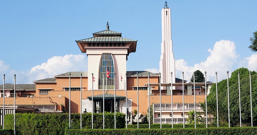 नारायणहिटीभित्र पसेर ‘राजा बन्छु’ भन्दै एक युवाले श्रीपेच निकाल्न खोजेपछि...