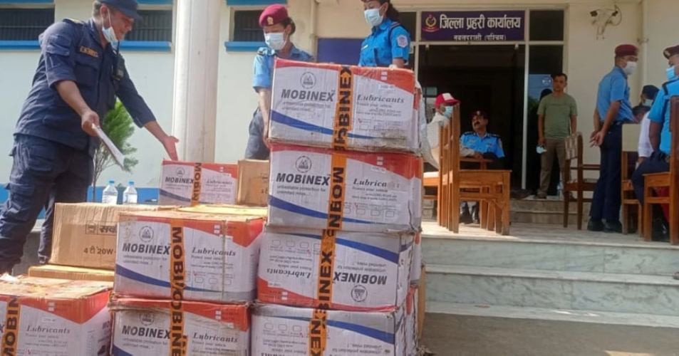 भन्सार छलि ल्याउँदै गरेको मोबिलसहित एक पक्राउ