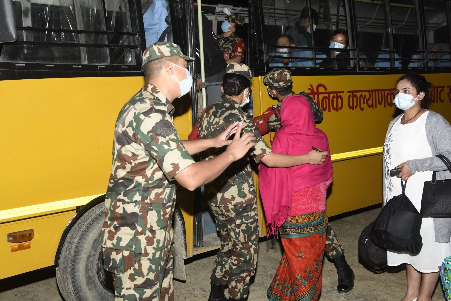 नेपाली सेनाले दशैं बिदामा घर जाने सैनिकलाई बस र हेलिकप्टरबाट घरसम्म पुर्‍याउँदै (तालिकासहित)
