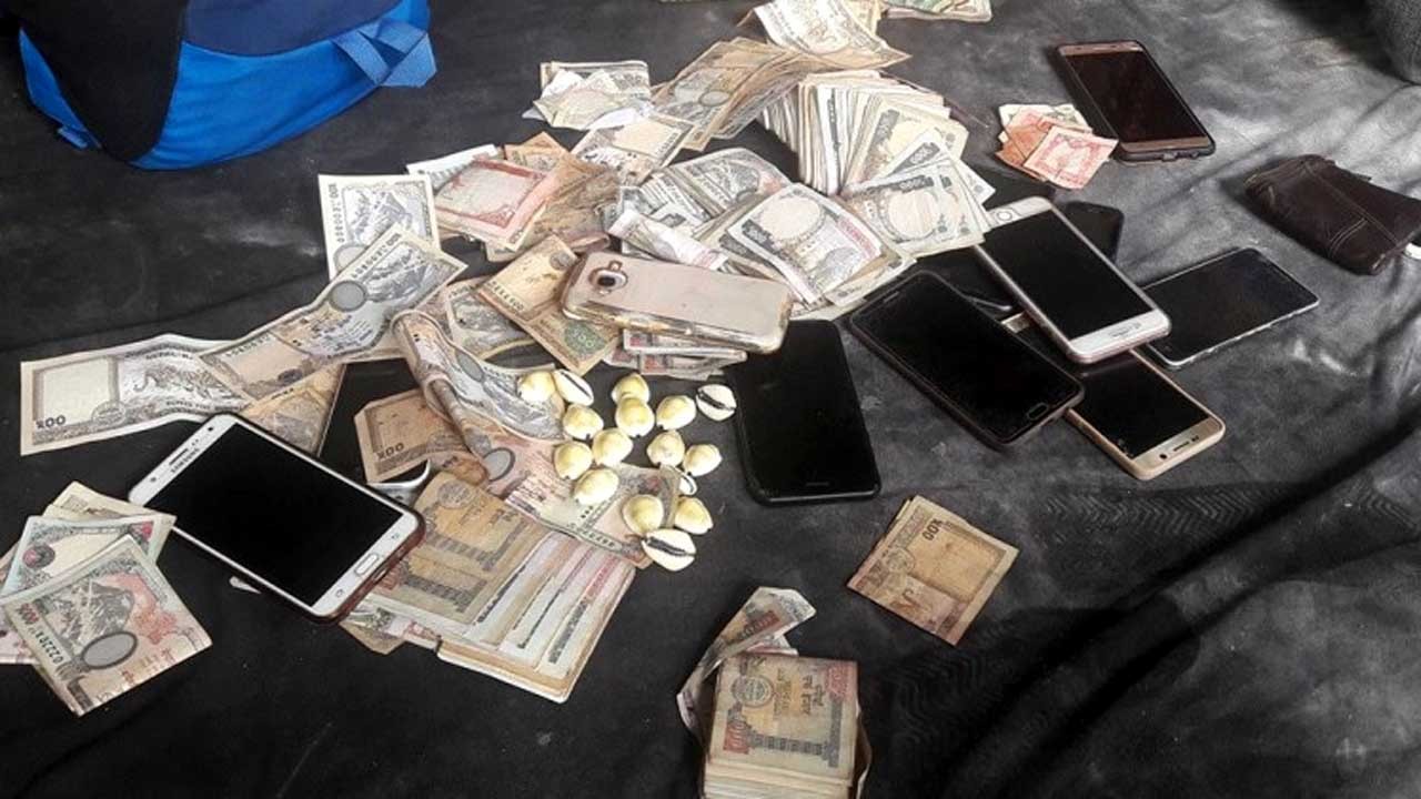 दाङमा कौडा खेल्ने २० जना पक्राउ, साढे ४ लाख बरामद