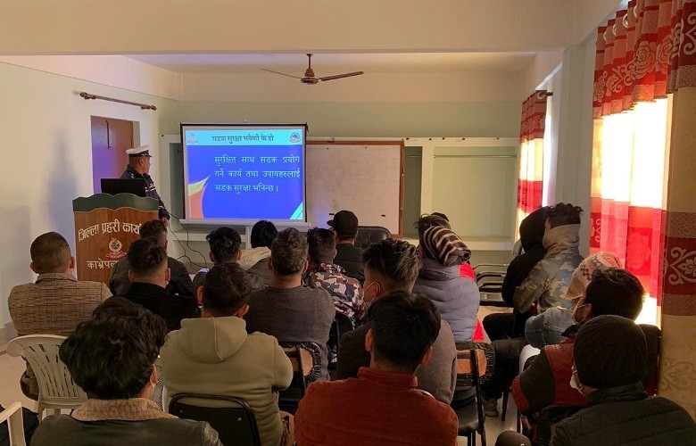 काभ्रेमा दुर्घटना न्यूनीकरणका लागि सचेतनामूलक कार्यक्रम