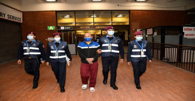 इन्टरपोलबाट रेड नोटिस जारी भएका फरार प्रतिवादी १७ वर्षपछि पक्राउ