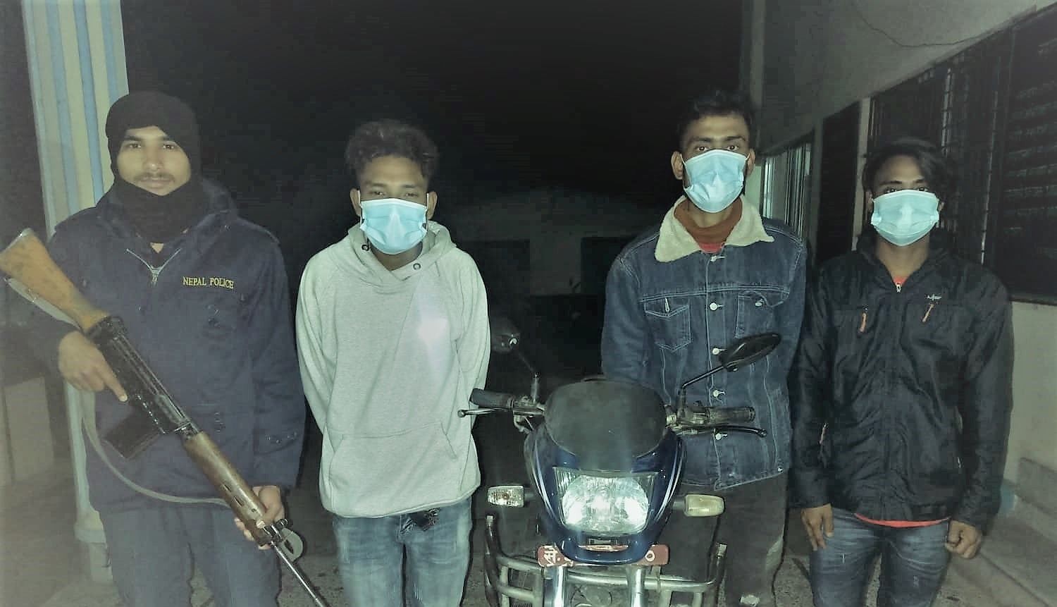 कैलालीमा खैरो हेरोइनसहित ३ जना पक्राउ