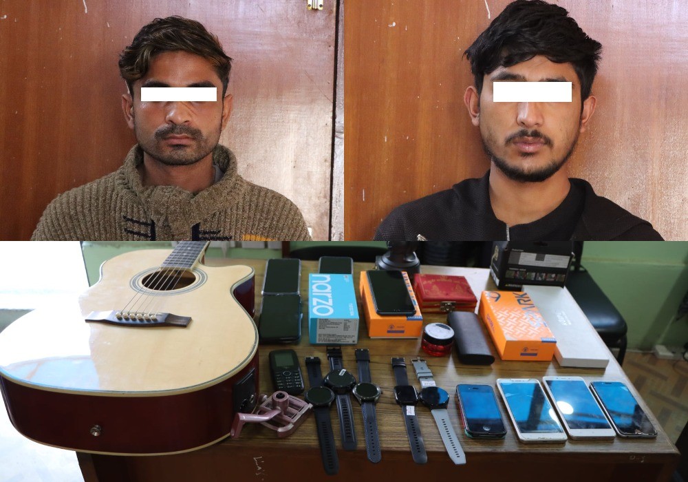 मोबाइल पसल फोडेर चोरी गर्ने २ जना पक्राउ