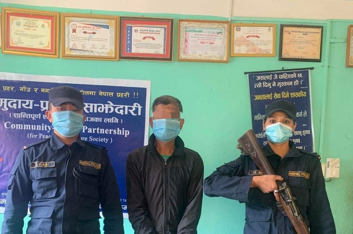 आफ्नै श्रीमतीलाई आगो लगाई घाइते बनाएको अभियोगमा श्रीमान् पक्राउ