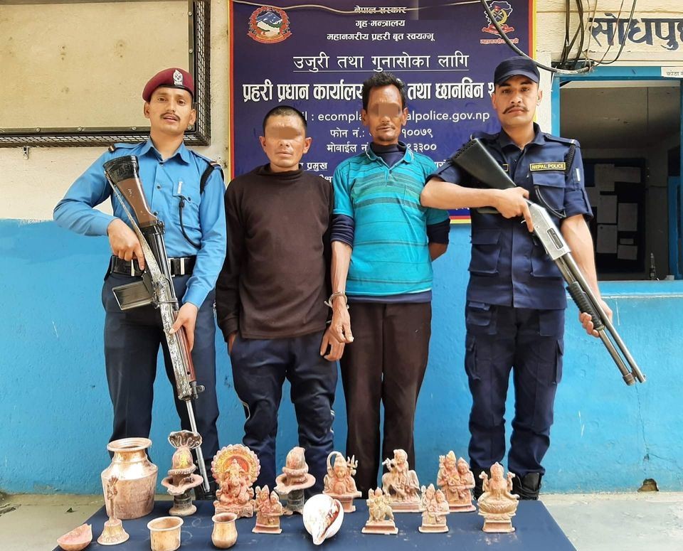 मन्दिरबाट चोरिएका मूर्तिहरूसहित २ जना पक्राउ