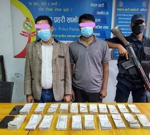 काठमाडौंमा स्रोत नखुलेको १६ लाखसहित दुई जना पक्राउ