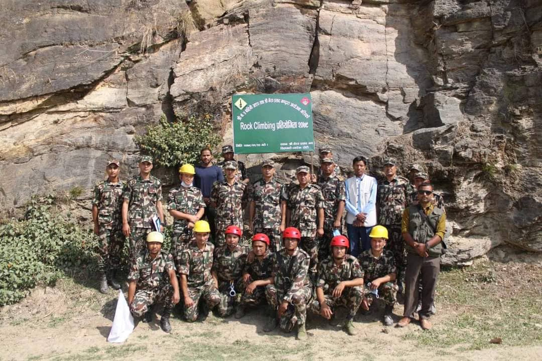 डोटीमा नेपाली सेनाको रक कलाइम्बीङ प्रतियोगिता सम्पन्न