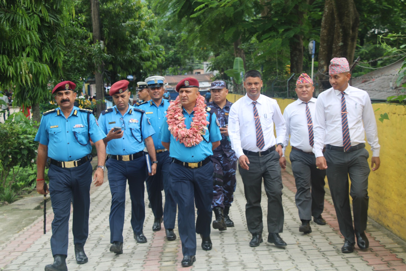 डीआईजी बास्तोलाद्वारा नेपाल प्रहरी स्कुल धरानको निरीक्षण