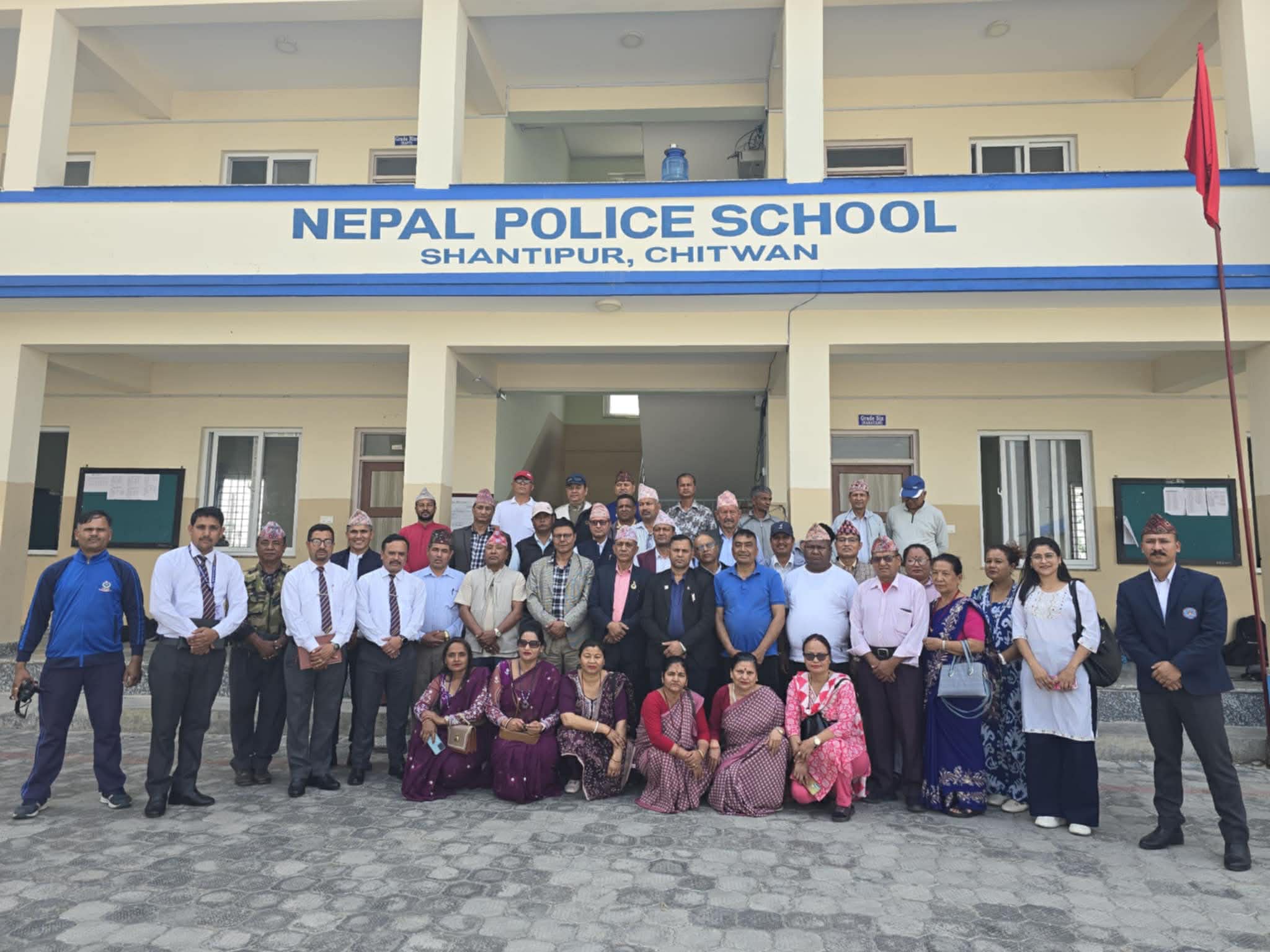 पूर्वप्रहरीले शैक्षिक सुधारका लागि पुलिस स्कुललाई के सुझाव दिए ?