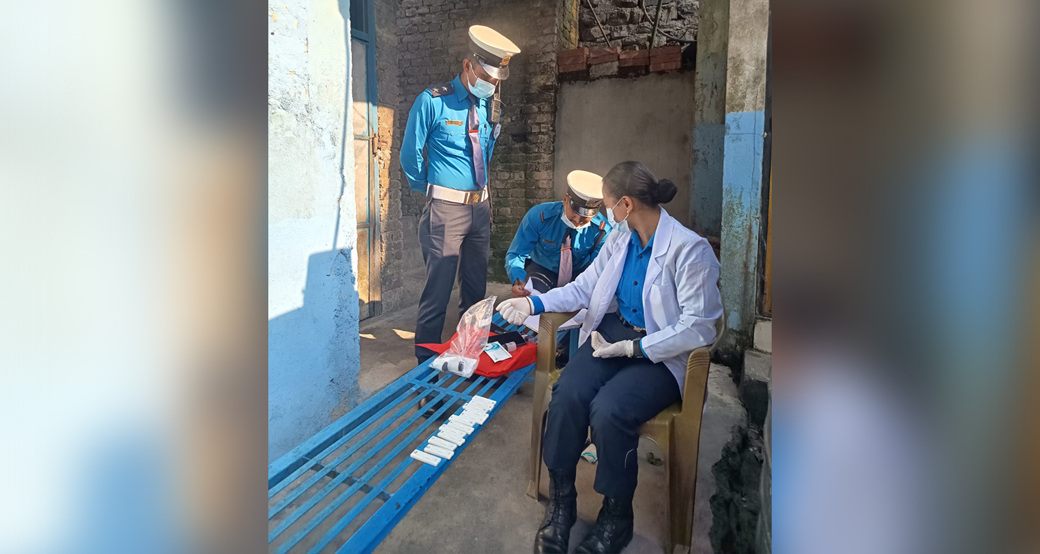 तीन जना सवारी चालकलाई प्रहरीले नागढुङ्गाबाट नियन्त्रणमा लियो