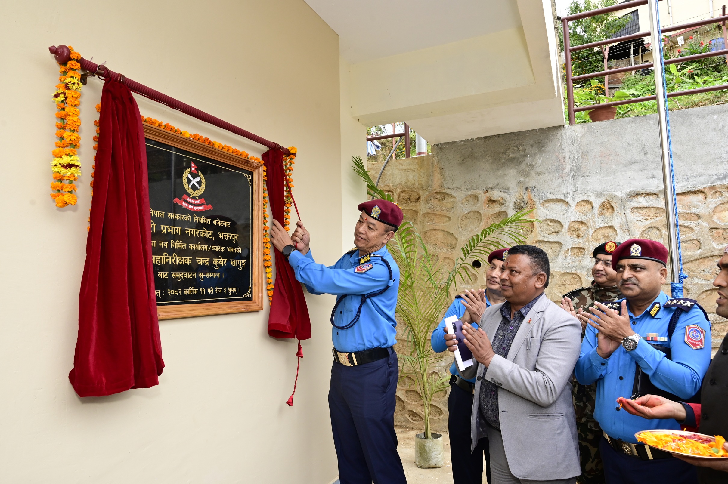 प्रहरी महानिरीक्षक खापुङद्वारा प्रहरी प्रभाग नगरकोटको नयाँ भवन उद्घाटन
