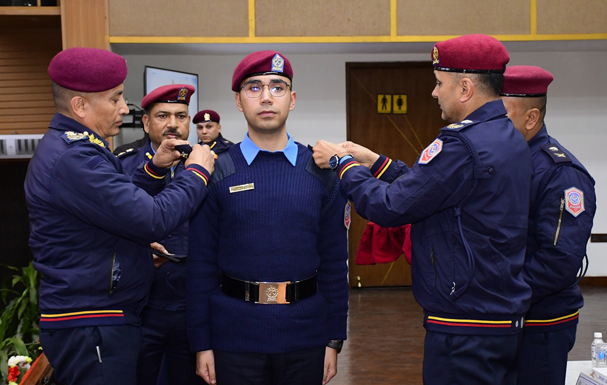 नवनियुक्त सात प्राविधिक प्रहरी निरीक्षकहरूलाई दर्ज्यानी चिह्न प्रदान