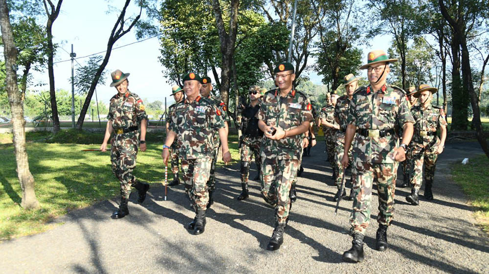 प्रधान सेनापति सिग्देलबाट पश्चिम पृतना हेडक्वार्टरको निरीक्षण भ्रमण