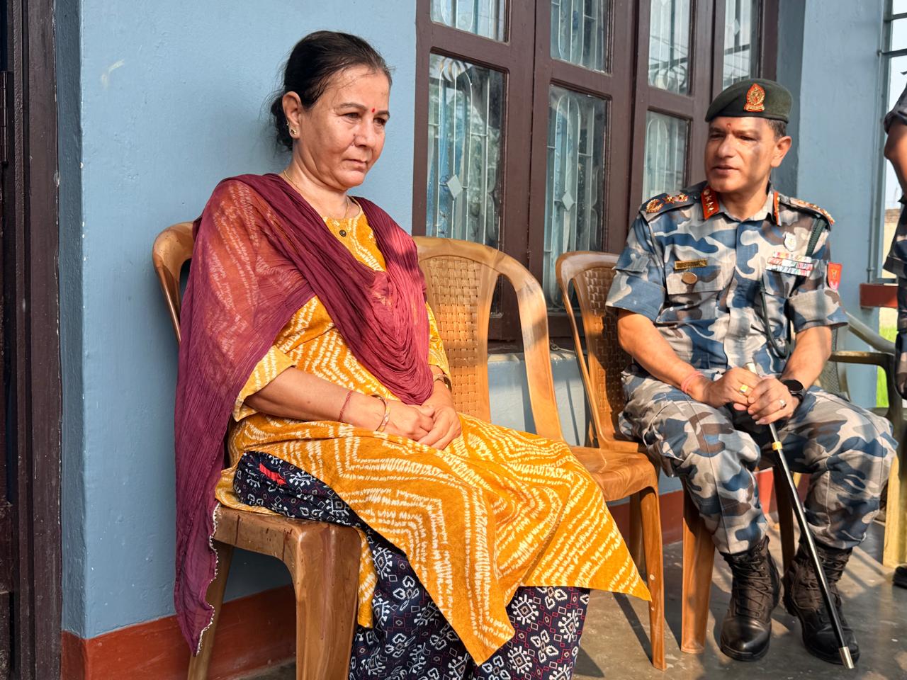 सशस्त्र प्रहरी महानिरीक्षक पौडेलद्वारा सहिदका परिवारसँग भेट