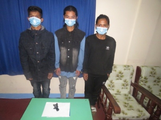  ब्राउन सुगरसहित ३ जना पक्राउ