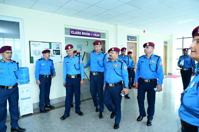 प्रहरी महानिरीक्षक थापाद्वारा नेपाल प्रहरी अस्पताल निरीक्षण (तस्बिरहरू)