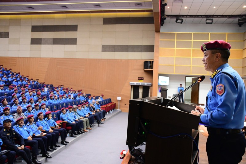 विद्यमान अवस्थामा प्रहरी कमाण्डरको भूमिका नैतिक, रणनीतिक र प्रेरणादायी हुनुपर्छ : आईजीपी खापुङ