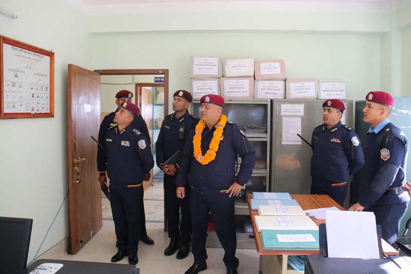 उच्च मनोबलका साथ नागरिकको सेवा र सुरक्षामा खटिन डीआईजी कार्कीको निर्देशन