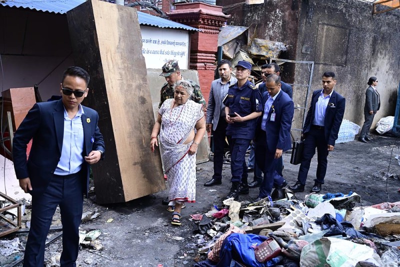 तस्बिरमा हेर्नुहोस् महाराजगञ्जको ध्वस्त भएको प्रहरी वृत्त, प्रधानमन्त्री कार्कीद्वारा अनुगमन