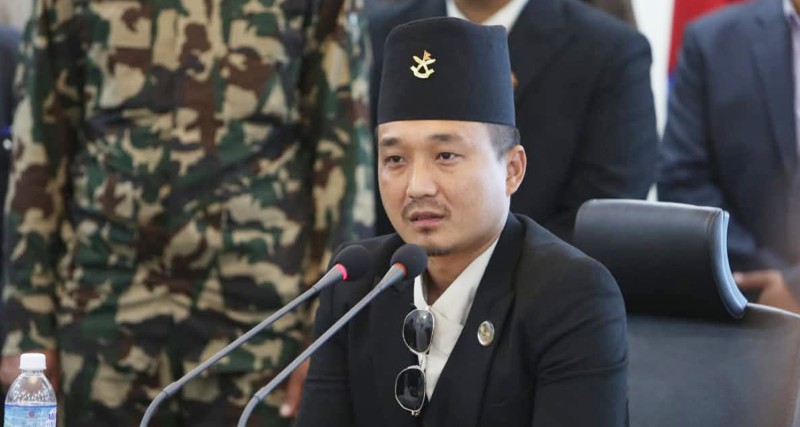 ओली र लेखकलाई पक्राउ गरेपछि गृहमन्त्री गुरुङले के भने ?