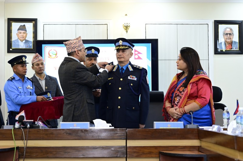 प्रहरी महानिरीक्षक दानबहादुर कार्कीलाई दर्ज्यानी चिह्न प्रदान, लगत्तै गरे पदबहाली