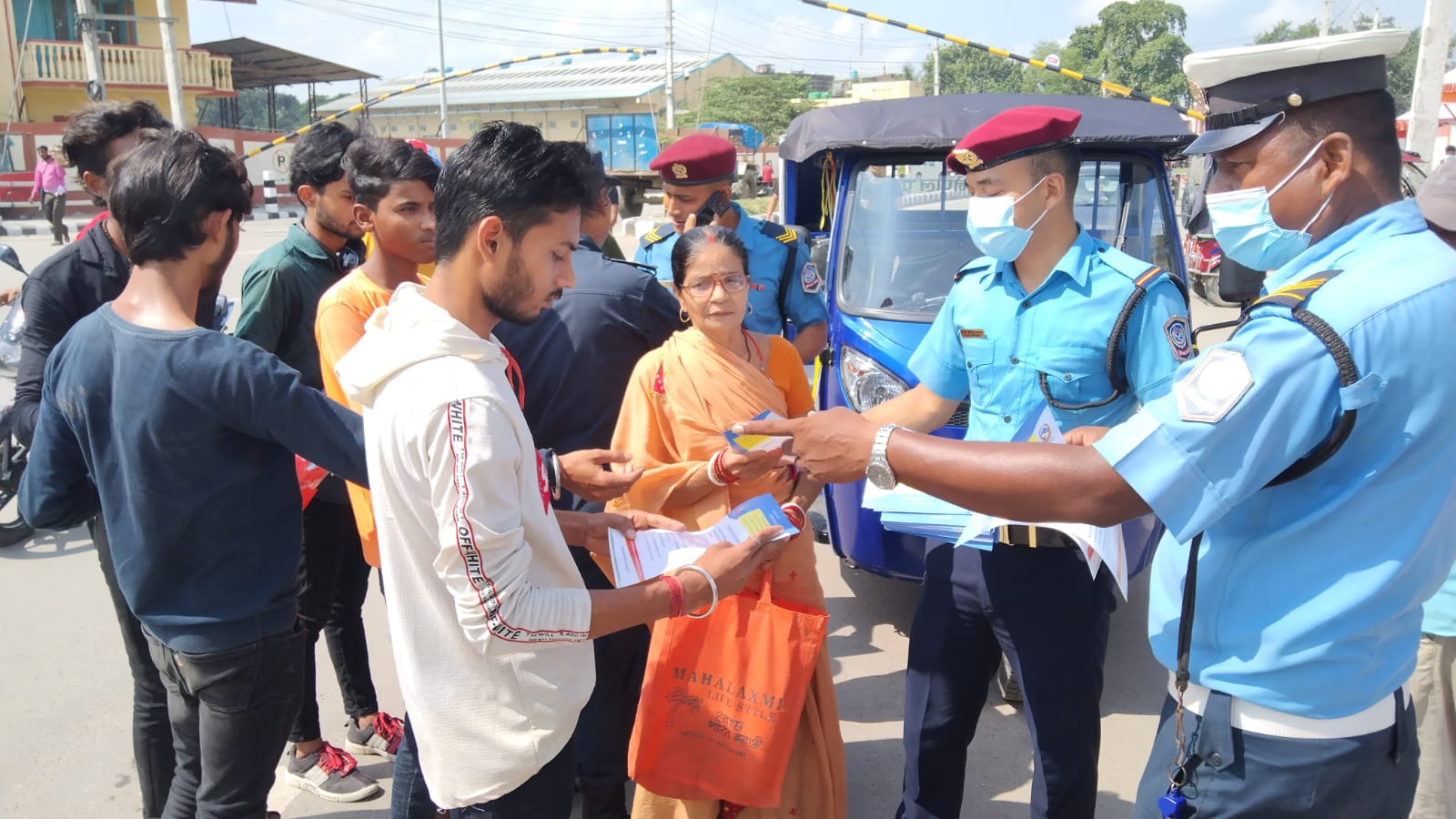 आत्महत्या रोकथाम तथा न्यूनीकरण लागि पर्चा पम्प्लेट वितरण