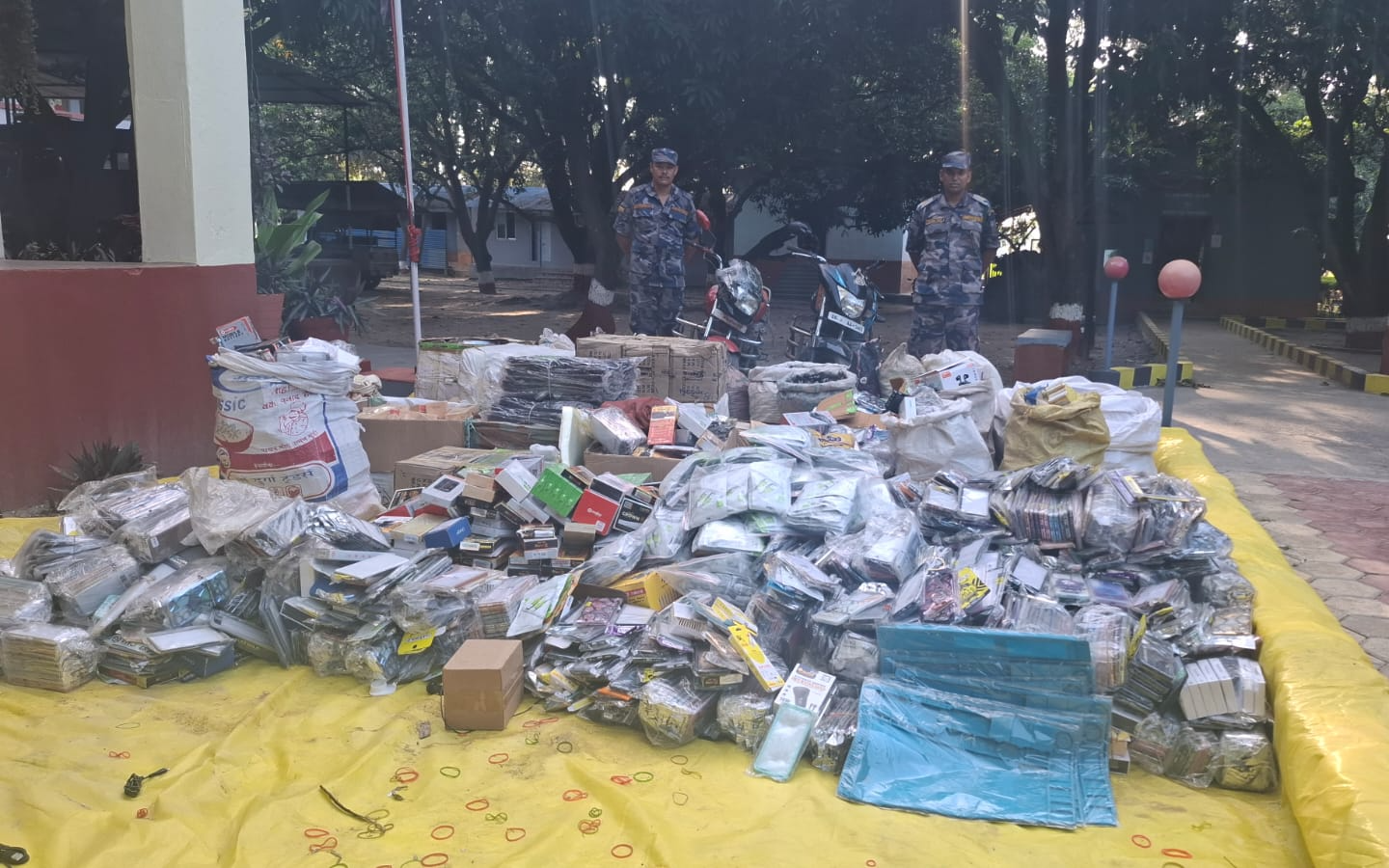 ४७ लाख रुपैयाँ बराबरको मोबाइल पार्टस बरामद
