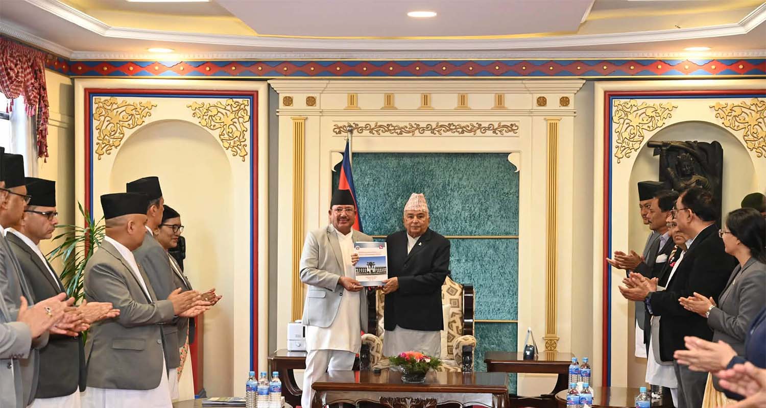 निर्वाचन आयोगले राष्ट्रपतिलाई बुझायो परिणामसहितको निर्वाचन प्रतिवेदन